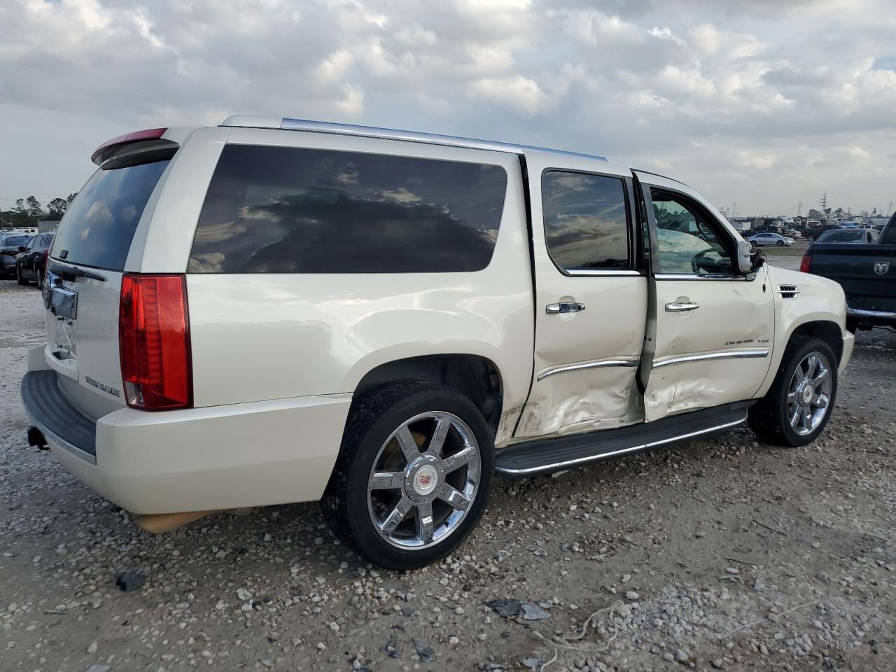 2013 Cadillac Escalade - Image 3