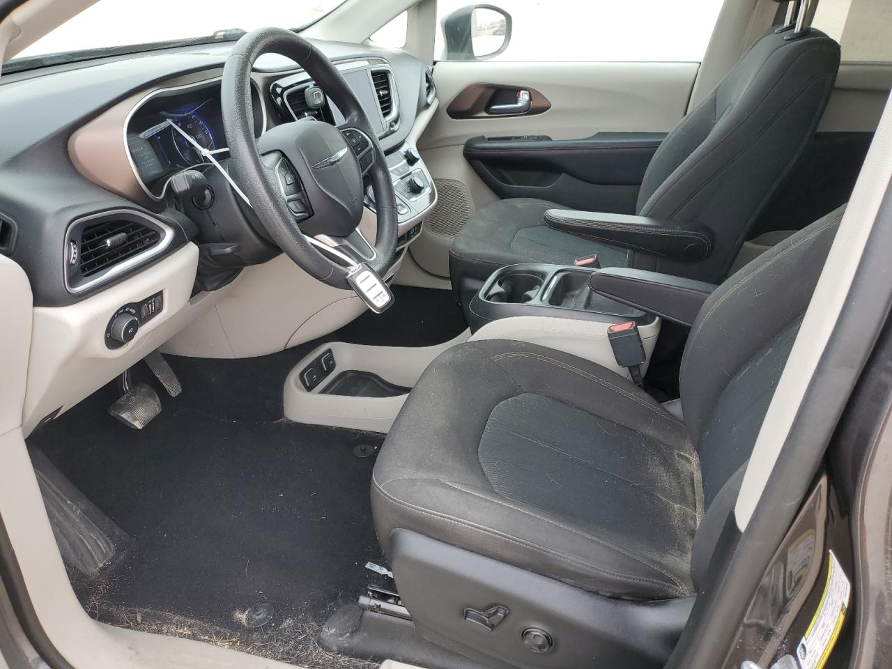2017 Chrysler Pacifica - Image 7