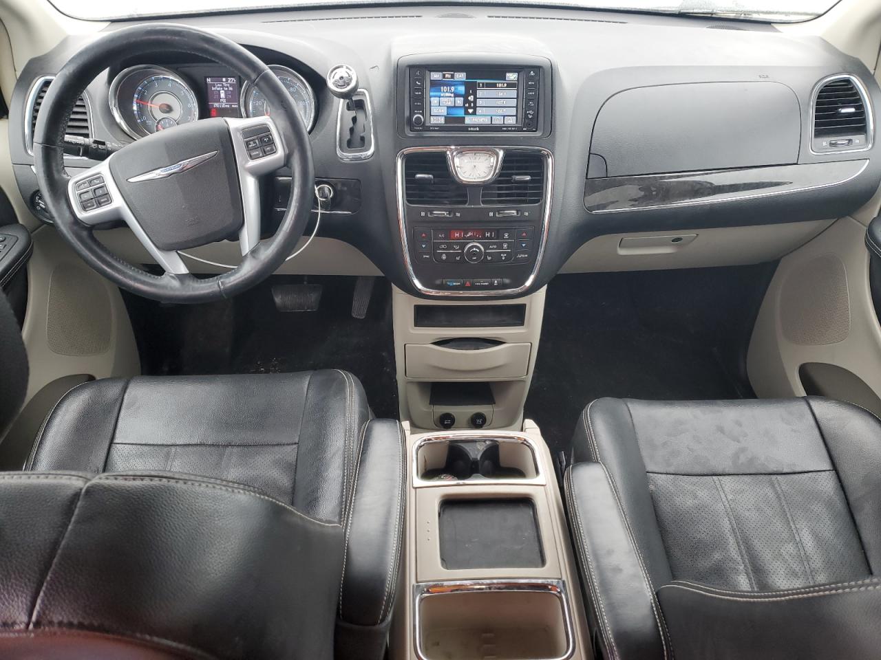 2013 Chrysler Town & Country - Image 8