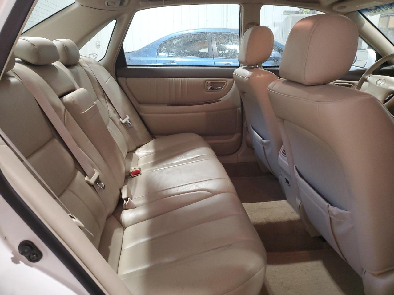 2001 Toyota Avalon - Image 10