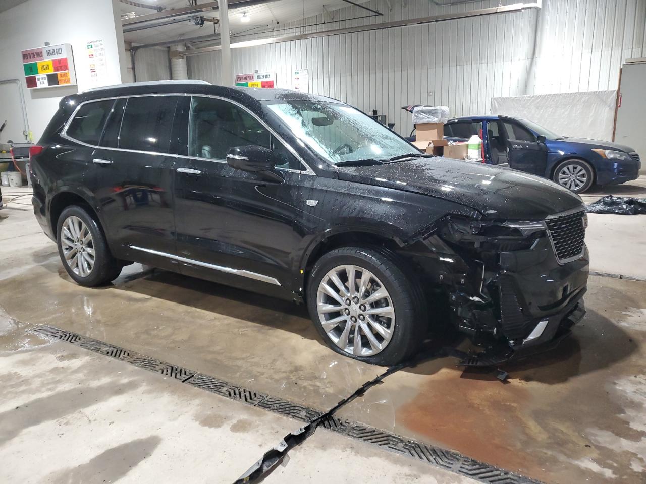 2021 Cadillac XT6 - Image 4