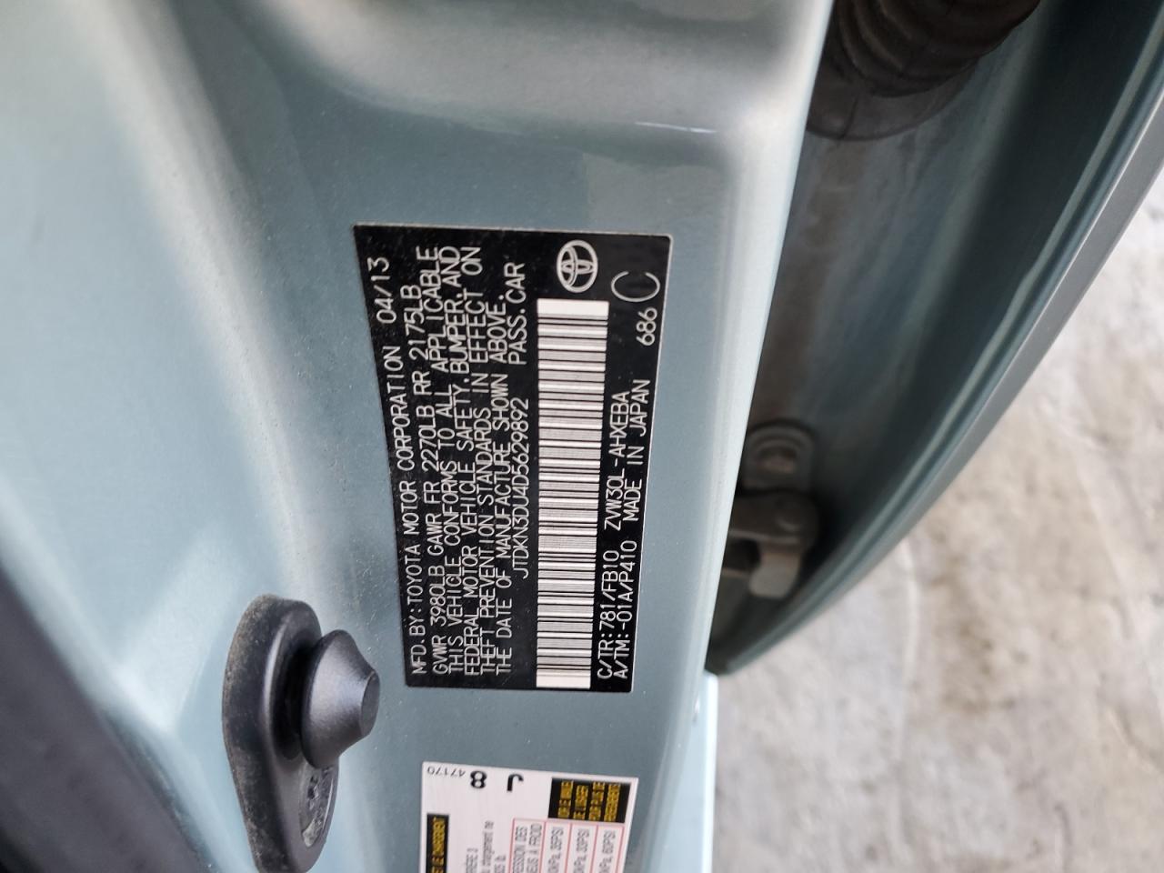 2013 Toyota Prius - Image 13