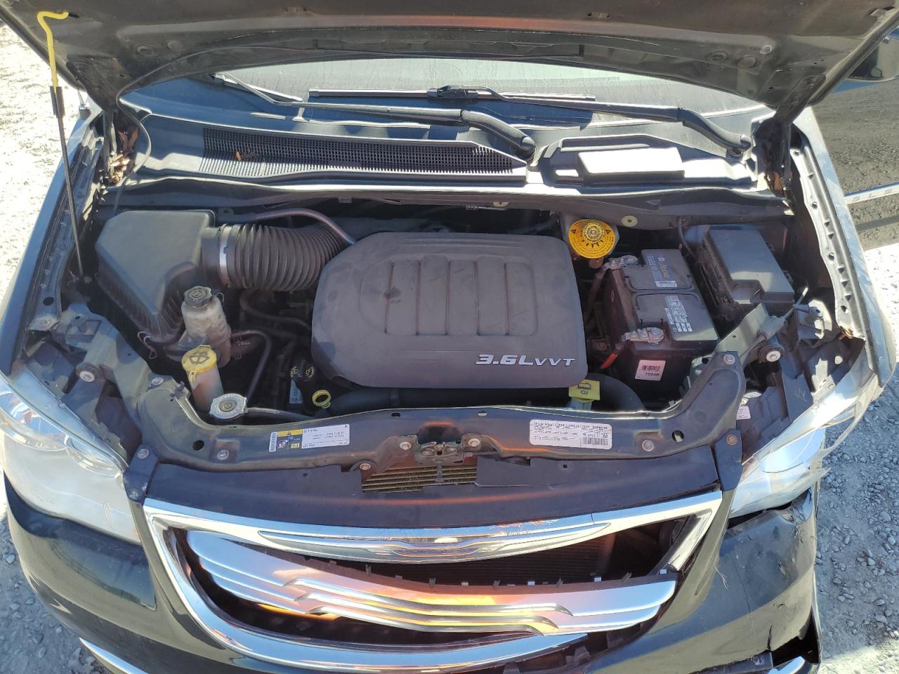 2015 Chrysler Town & Country - Image 12