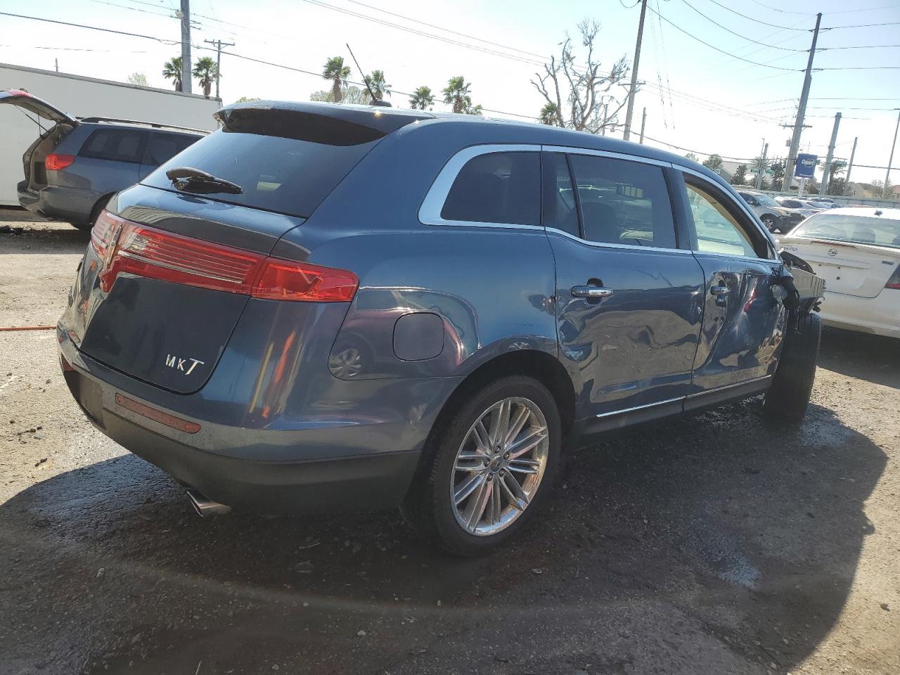 2019 Lincoln MKT - Image 3