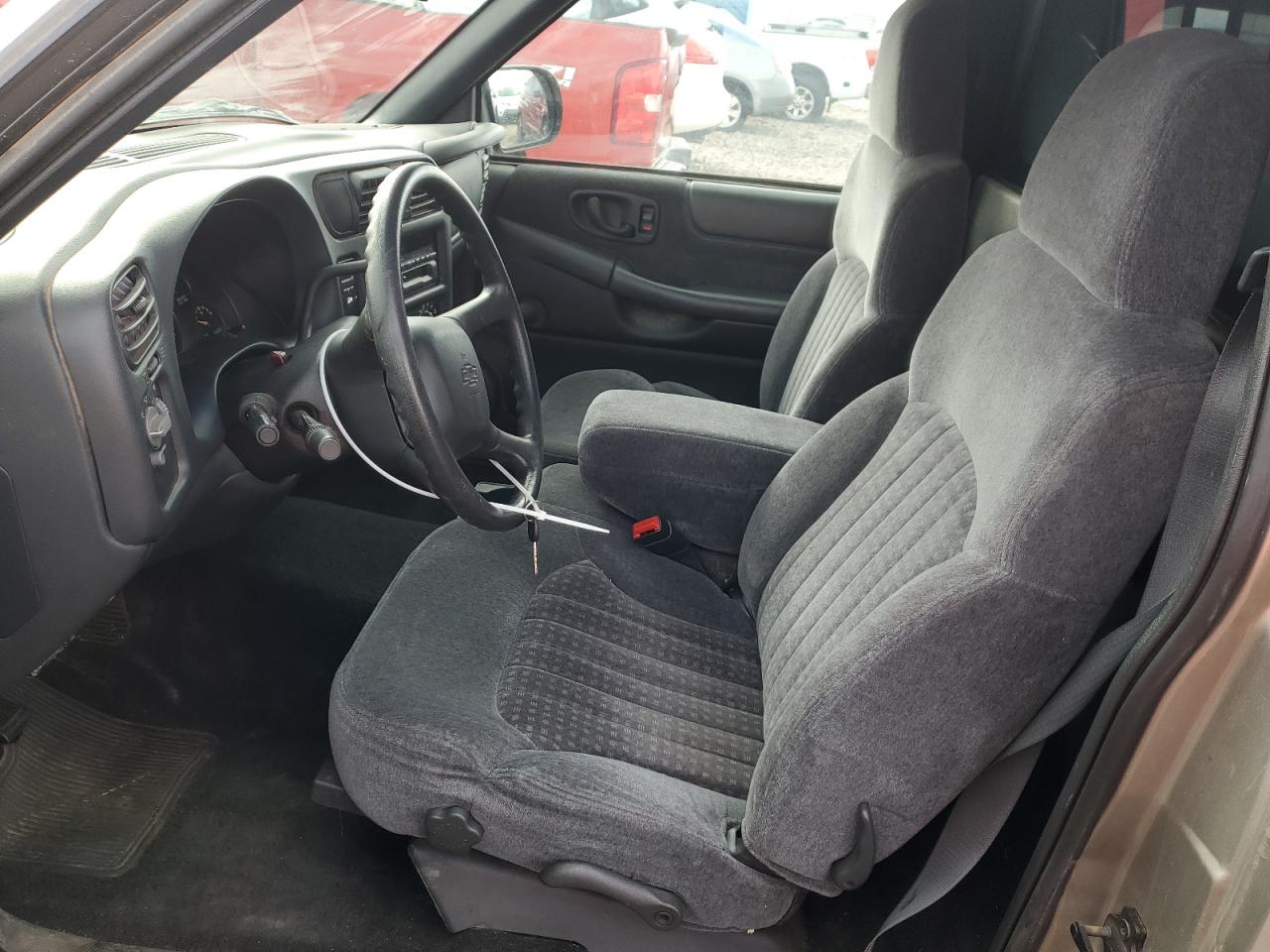 1999 Chevrolet S-10 Pickup - Image 7