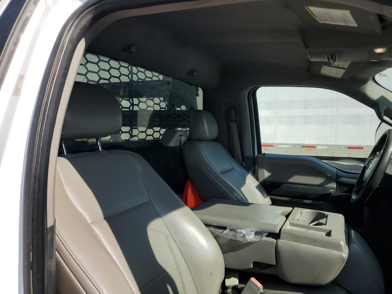 2018 Ford F550 - Image 11