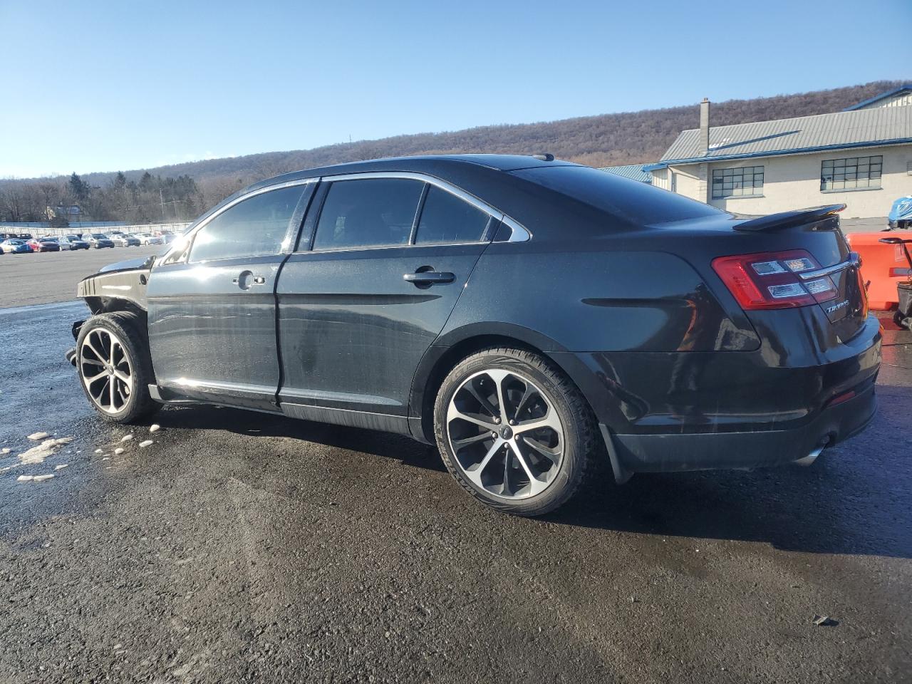 2015 Ford Taurus - Image 2