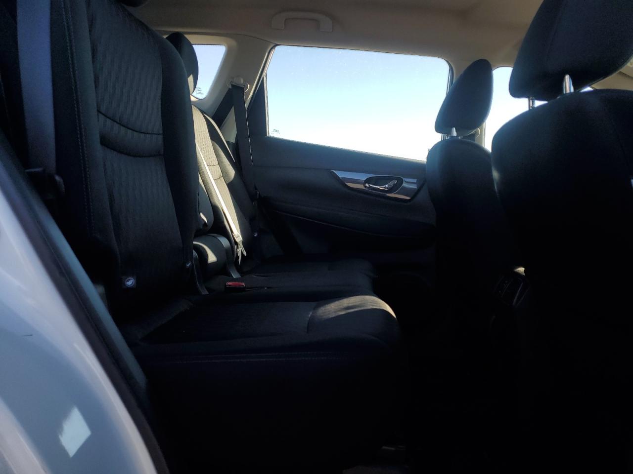 2018 Nissan Rogue - Image 11