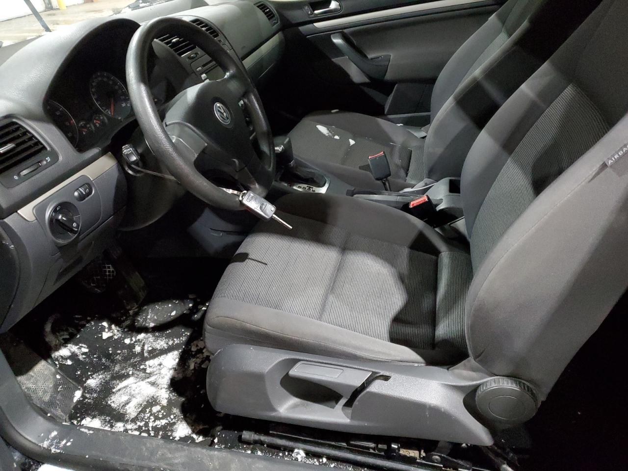 2009 Volkswagen Golf - Image 7