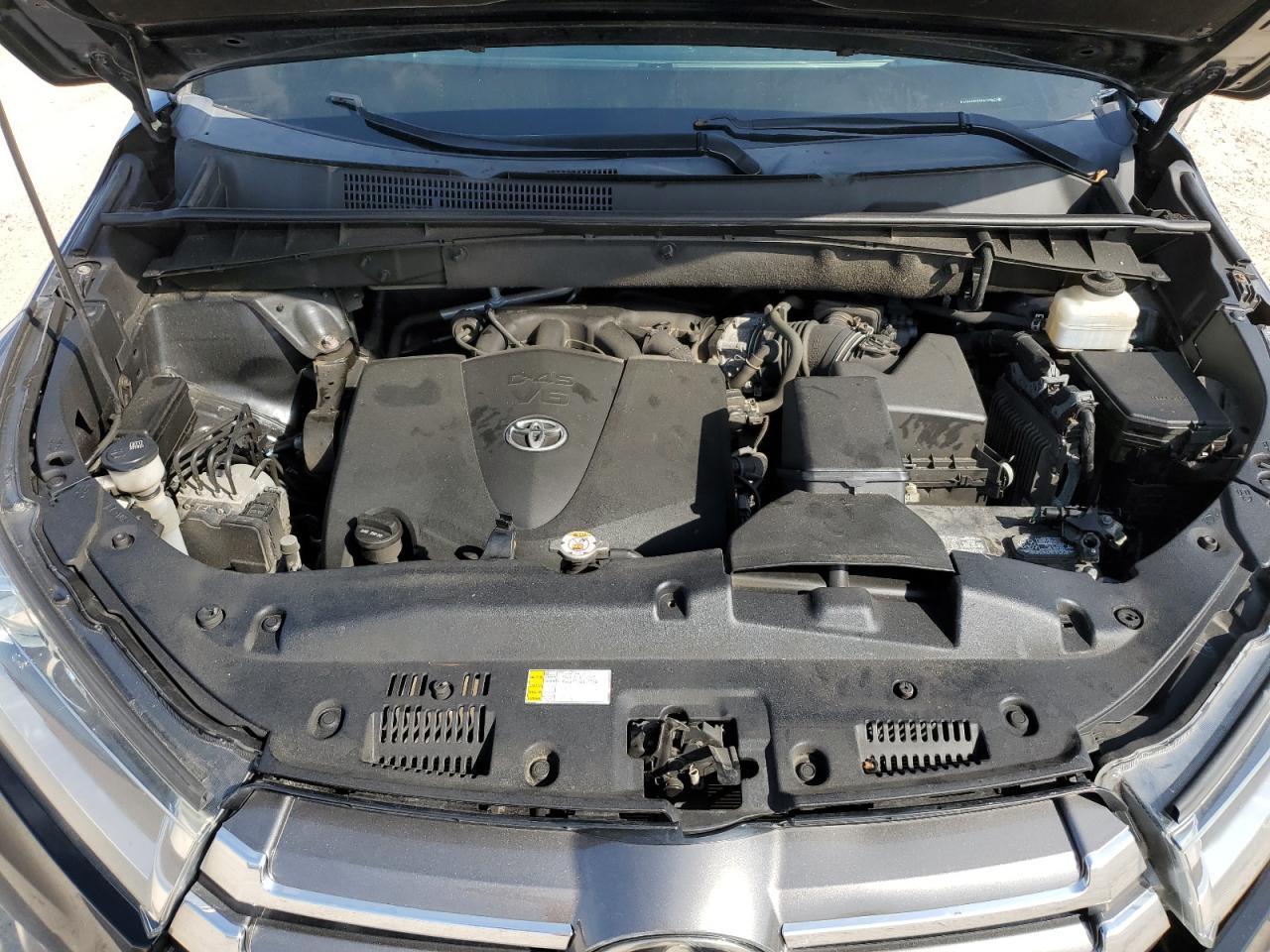 2019 Toyota Highlander - Image 12