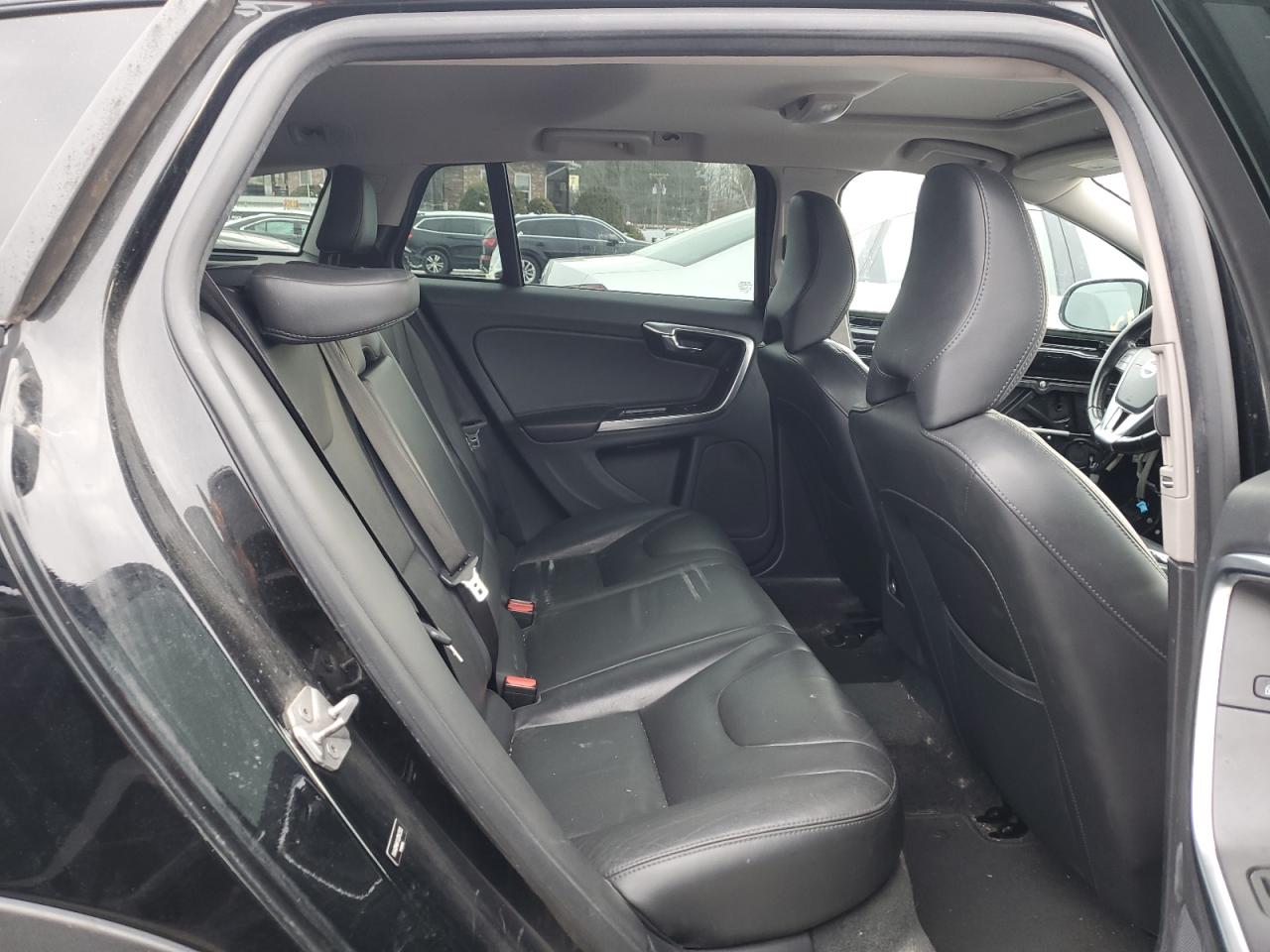 2018 Volvo V60 - Image 10
