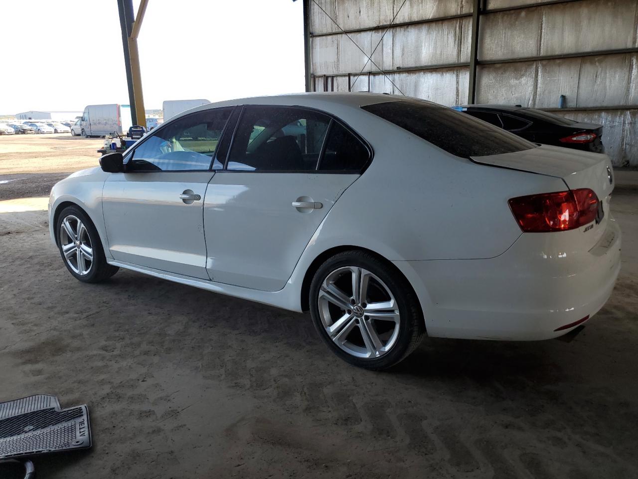 2014 Volkswagen Jetta - Image 2