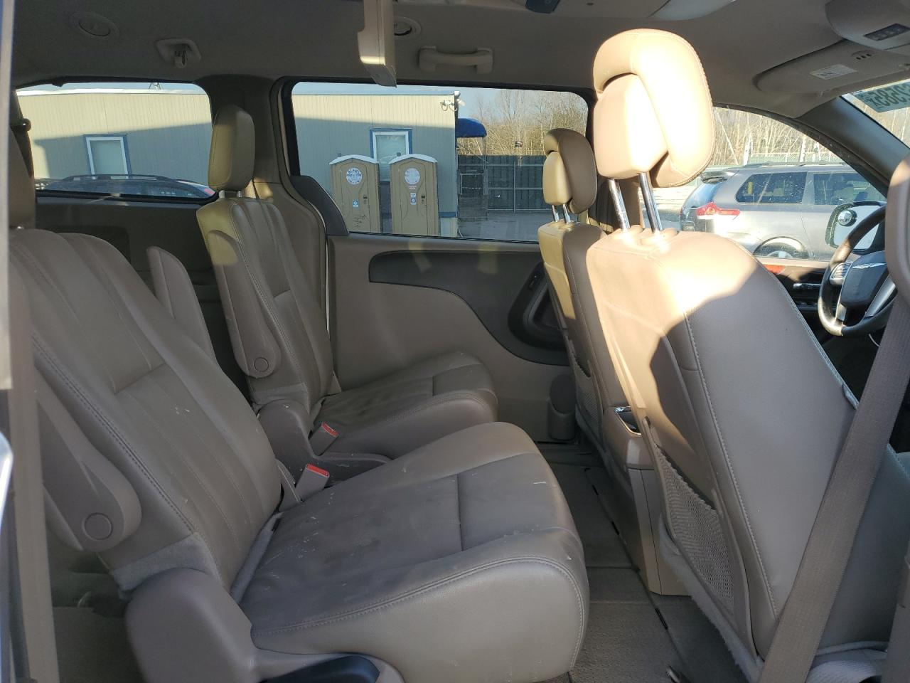 2014 Chrysler Town & Country - Image 11