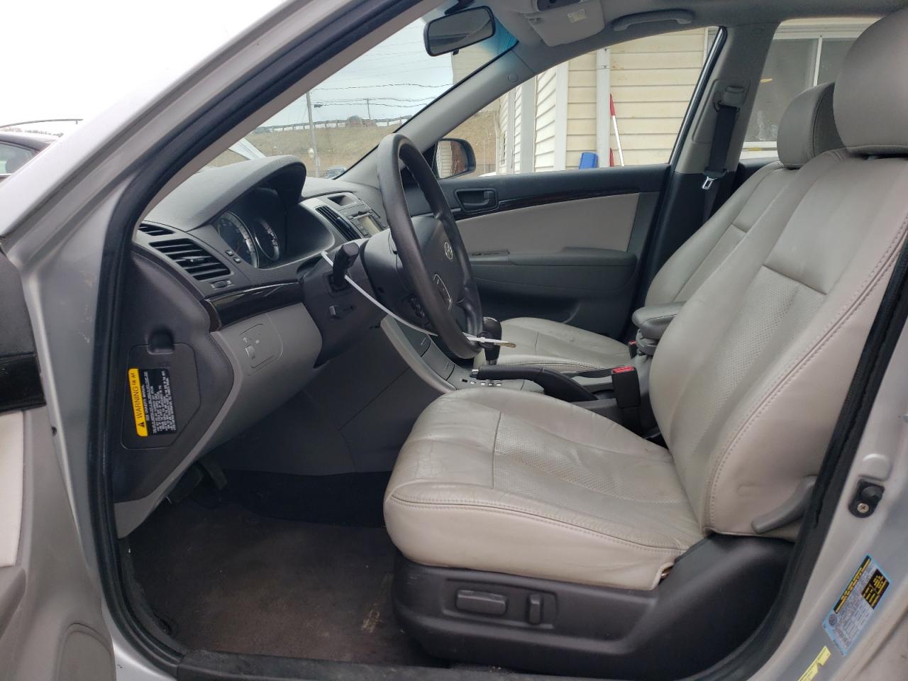 2009 Hyundai Sonata - Image 7