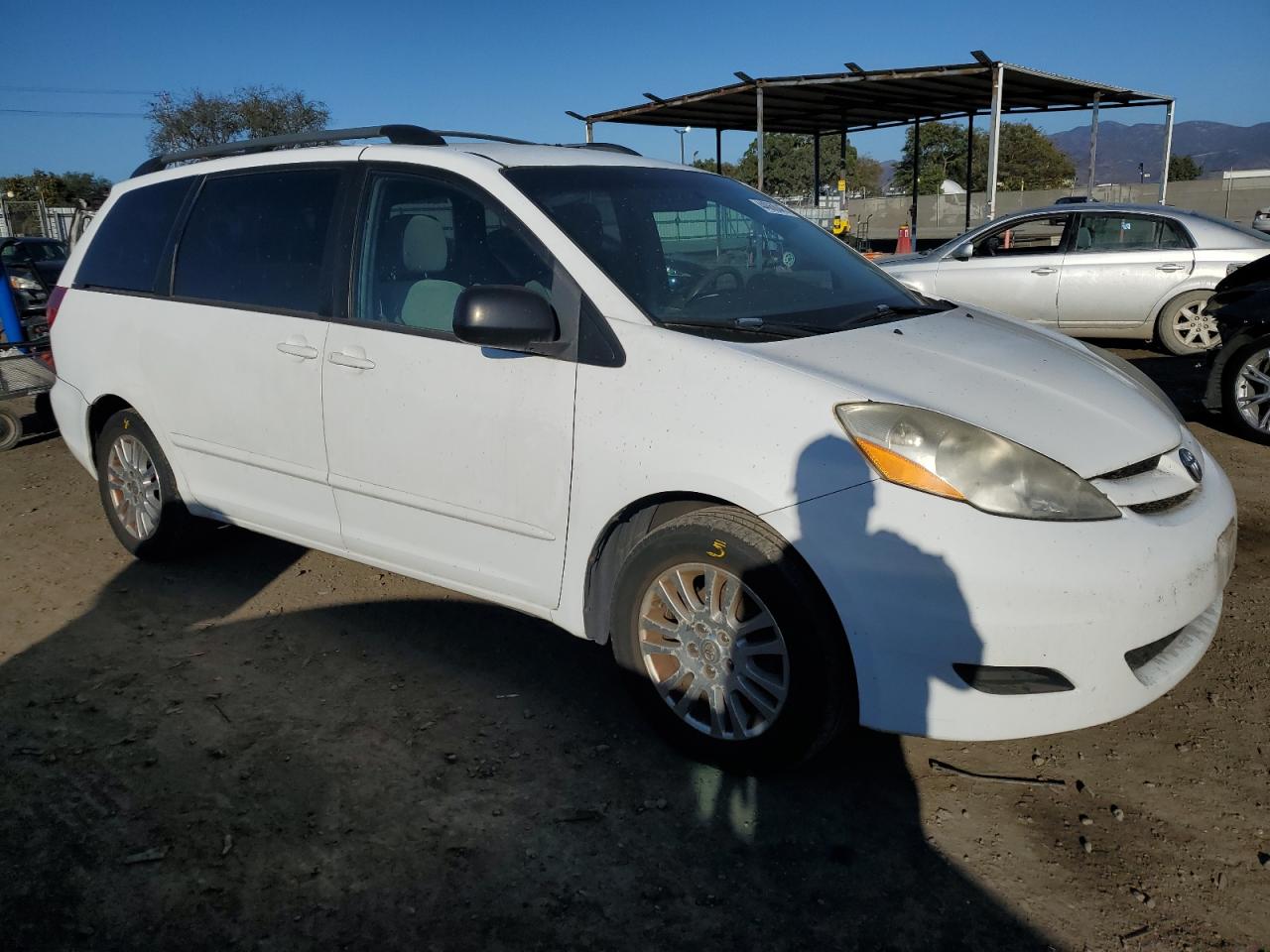 2010 Toyota Sienna - Image 4