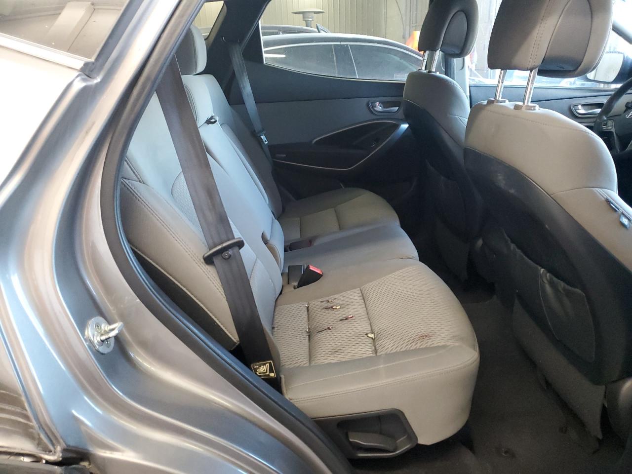 2017 Hyundai Santa Fe - Image 11