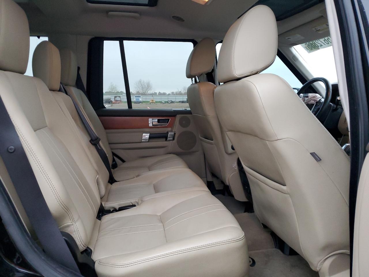 2013 Land Rover LR4 - Image 11