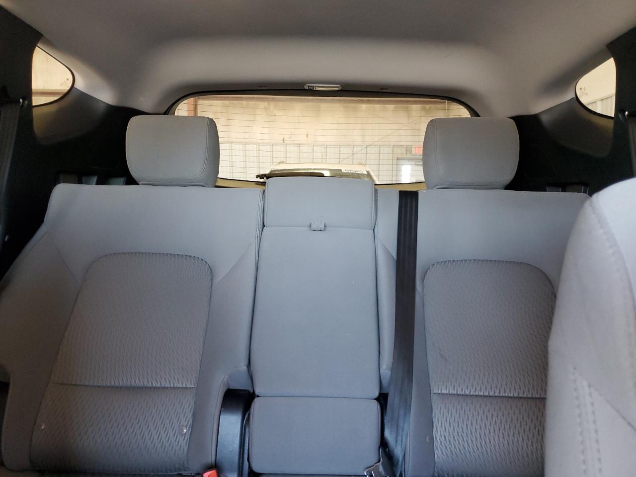 2017 Hyundai Santa Fe - Image 10