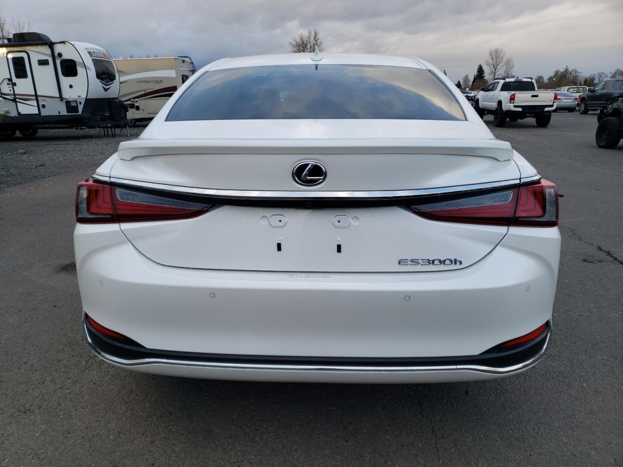 2019 Lexus ES - Image 6