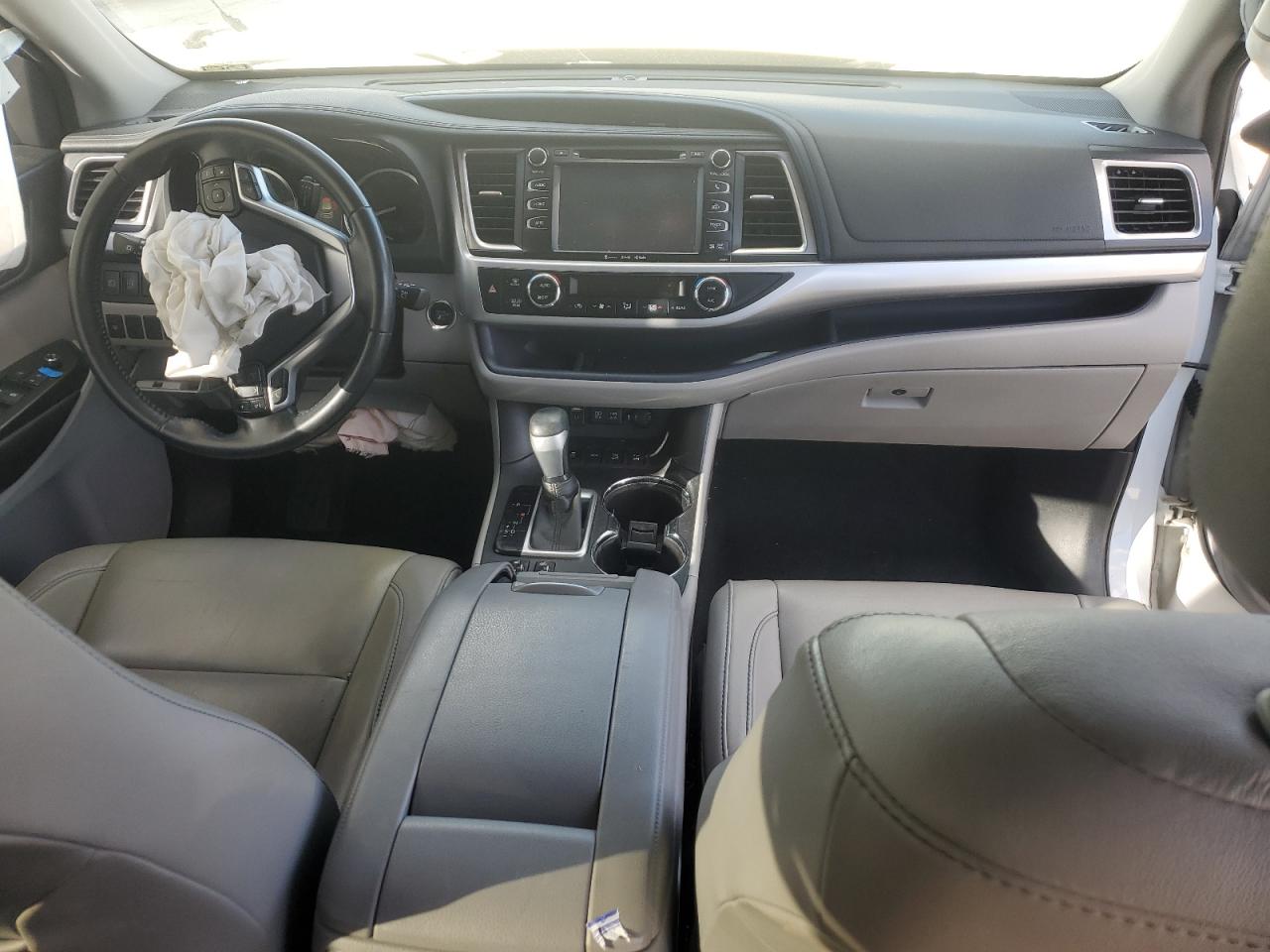 2017 Toyota Highlander - Image 8