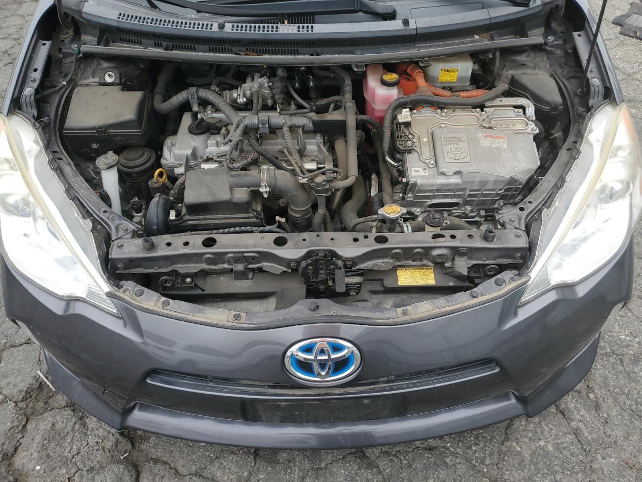 2014 Toyota Prius - Image 11