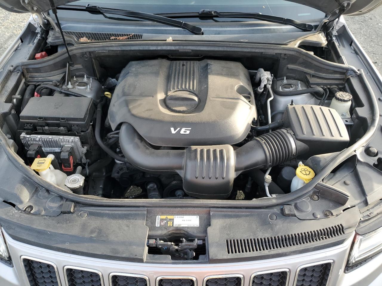 2015 Jeep Grand Cherokee - Image 12