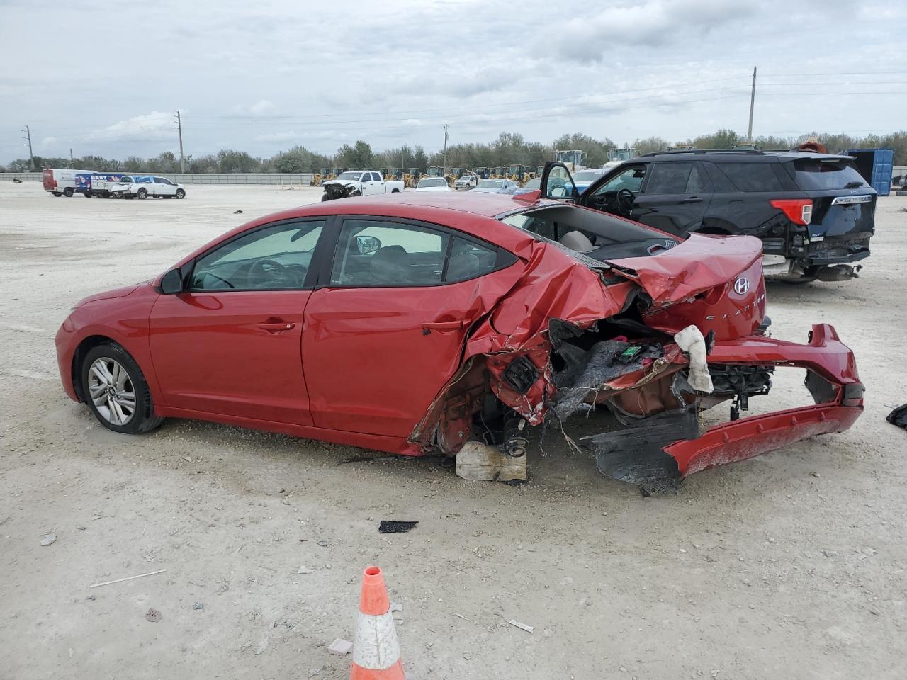 2020 Hyundai Elantra - Image 2