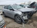 2016 Toyota Rav4 Le იყიდება Kansas City-ში, KS - Front End