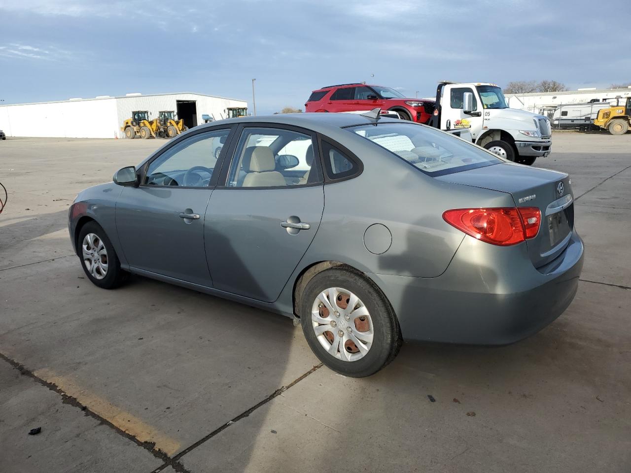 2010 Hyundai Elantra - Image 2