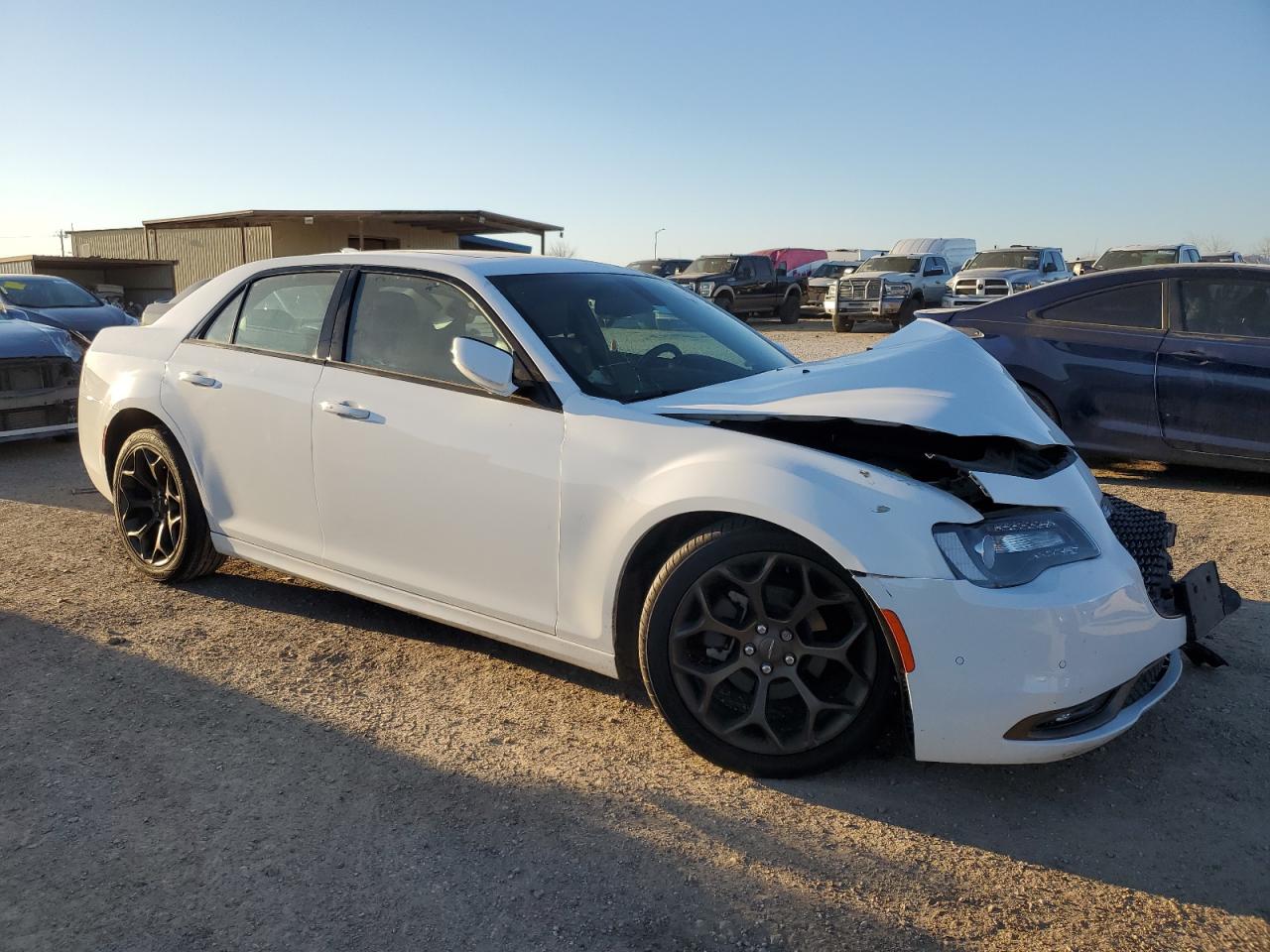 2017 Chrysler 300 - Image 4