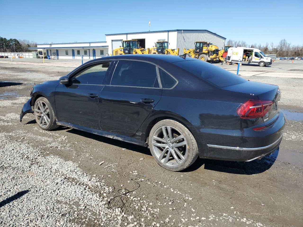 2018 Volkswagen Passat - Image 2