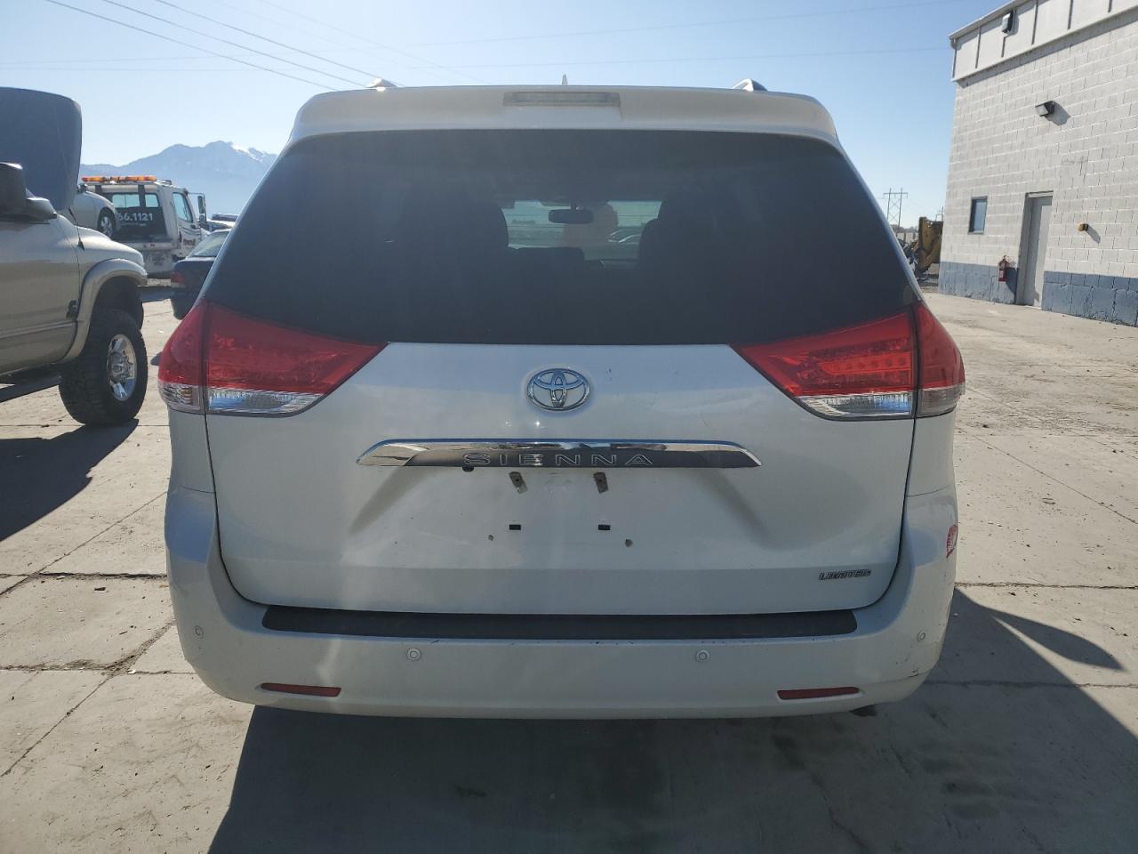 2014 Toyota Sienna - Image 6