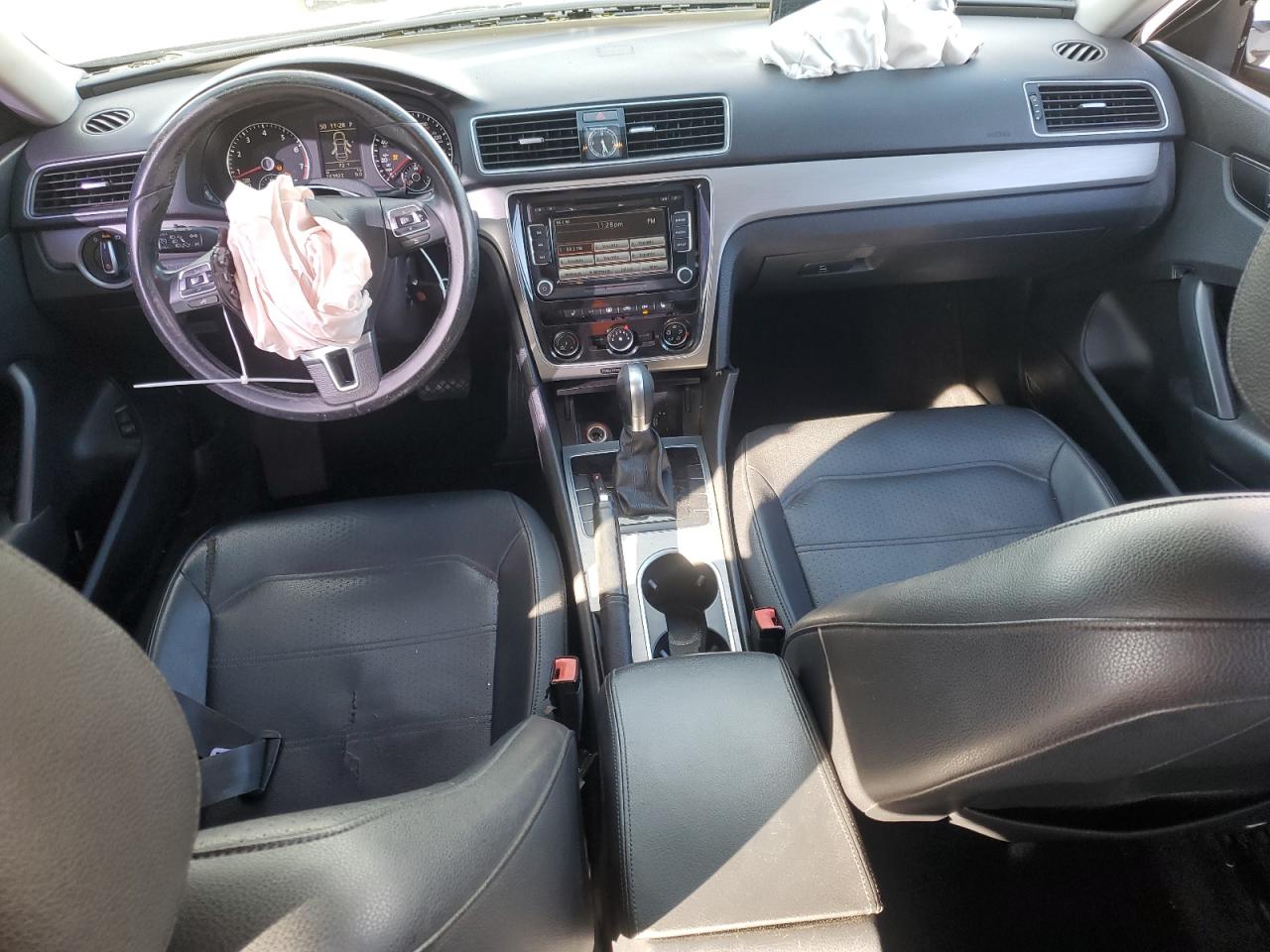 2015 Volkswagen Passat - Image 8