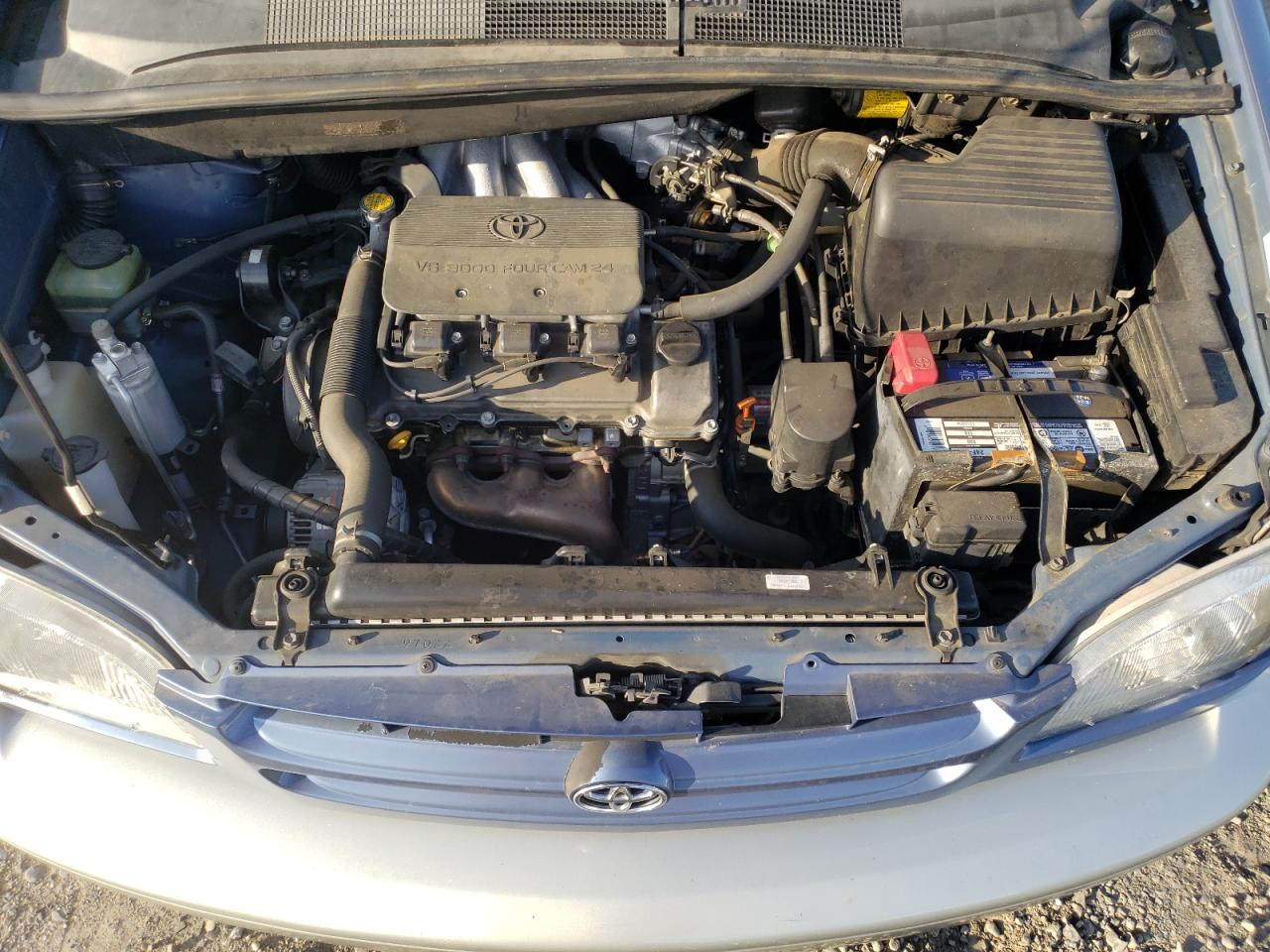 2000 Toyota Sienna - Image 12