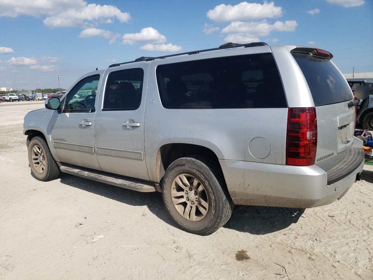 2014 Chevrolet Suburban - Image 2