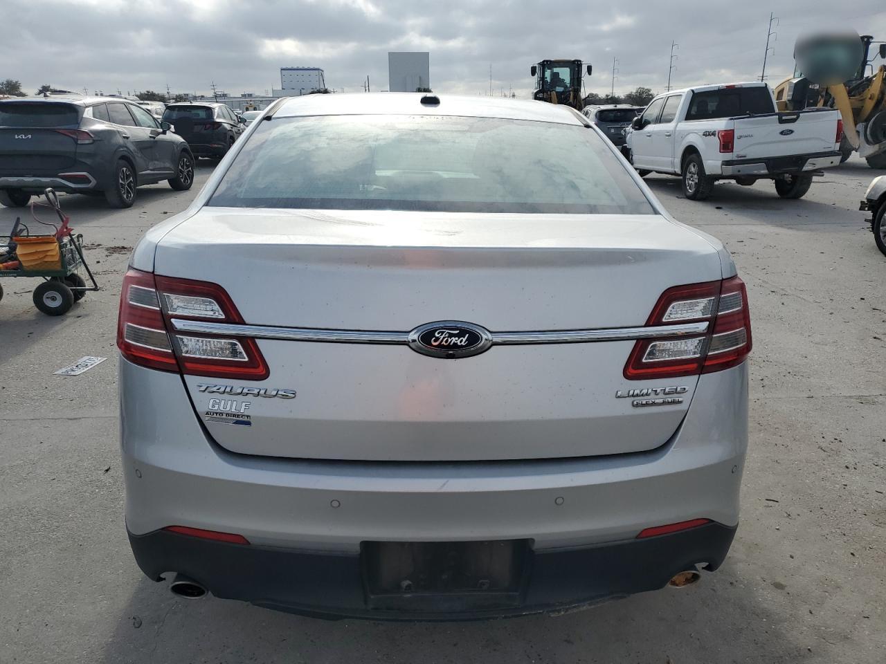2018 Ford Taurus - Image 6