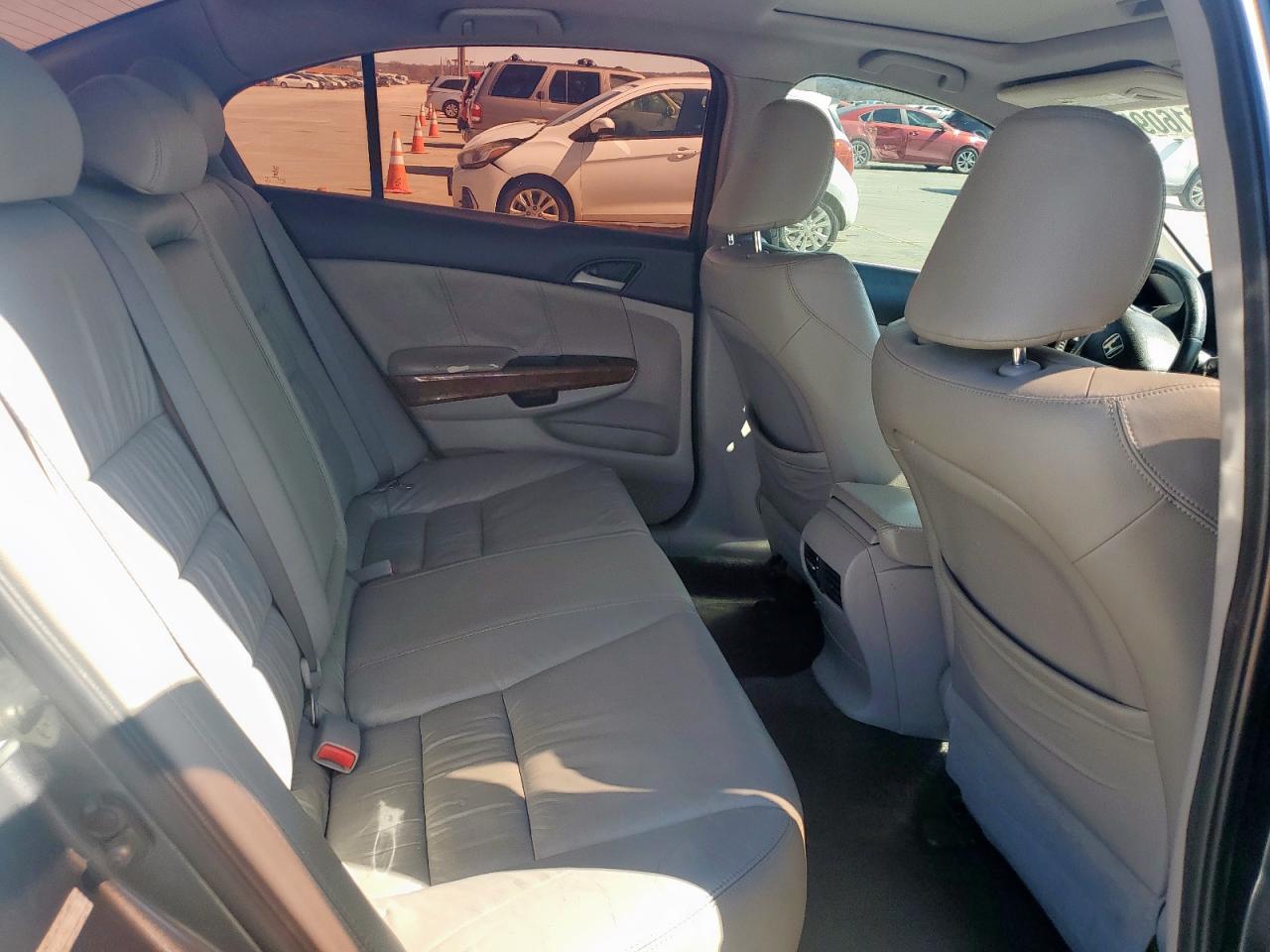 2011 Honda Accord - Image 10