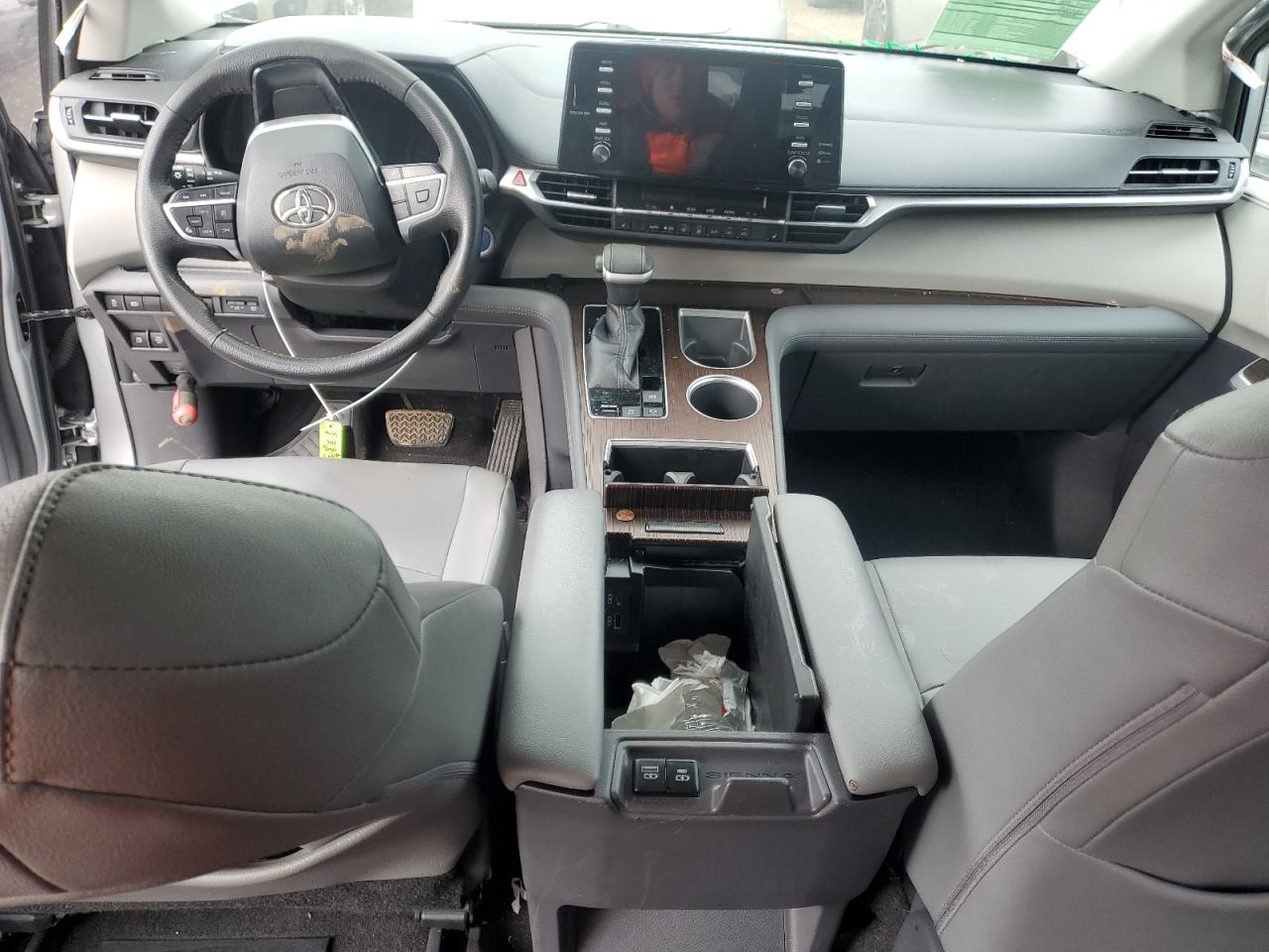 2021 Toyota Sienna - Image 8