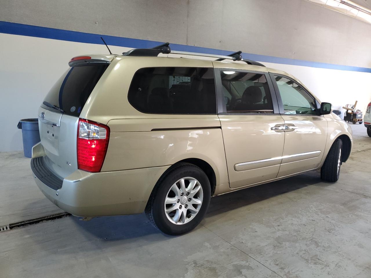2010 Kia Sedona - Image 3