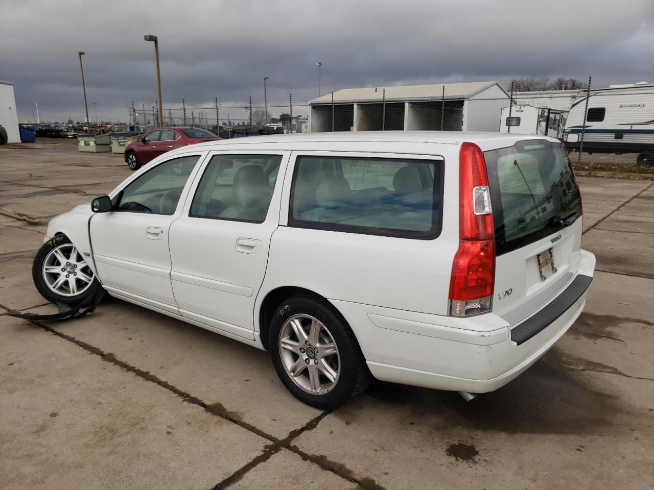 2005 Volvo V70 - Image 2