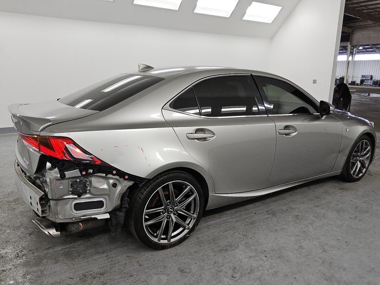 2019 Lexus IS - Image 3
