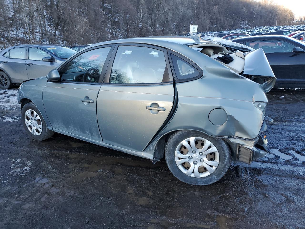 2010 Hyundai Elantra - Image 2