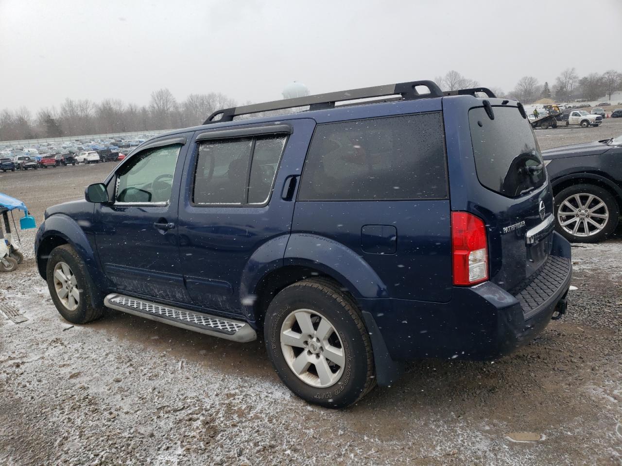 2009 Nissan Pathfinder - Image 2