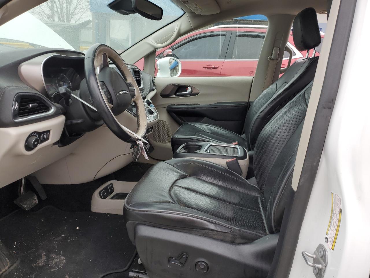 2018 Chrysler Pacifica - Image 7