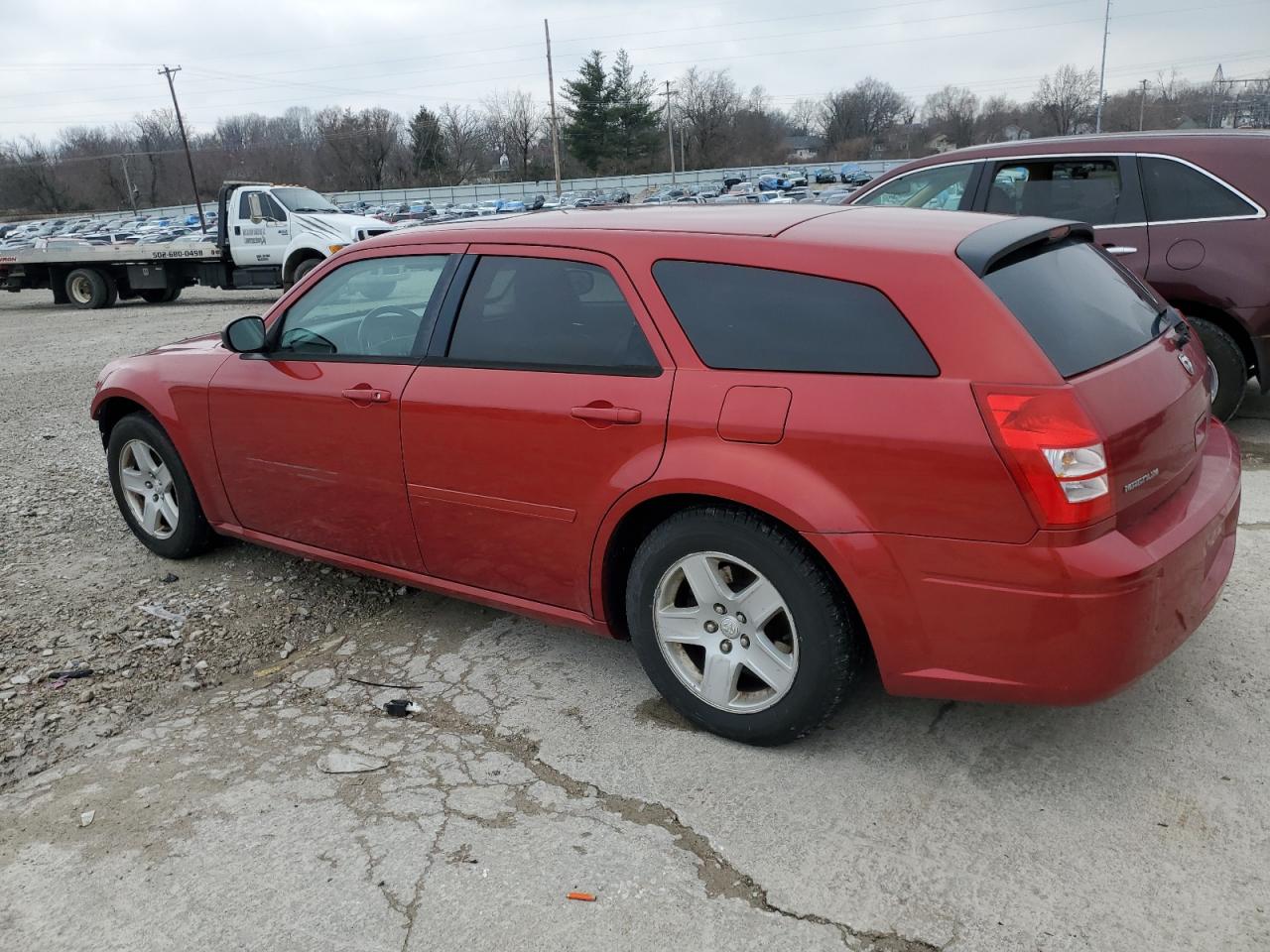 2005 Dodge Magnum - Image 2