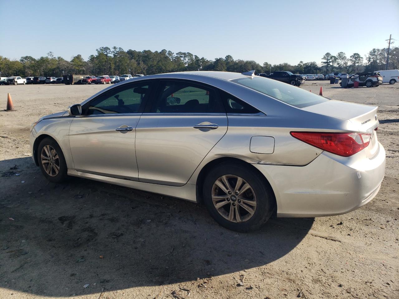 2014 Hyundai Sonata - Image 2