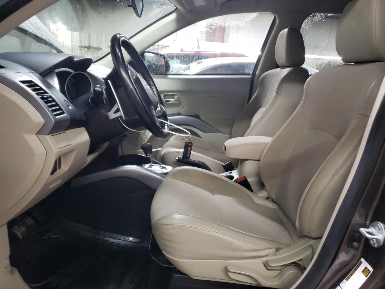 2010 Mitsubishi Outlander - Image 7