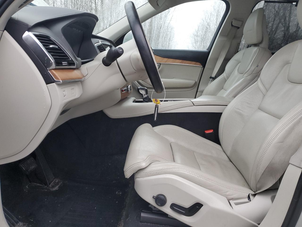 2020 Volvo XC90 - Image 7