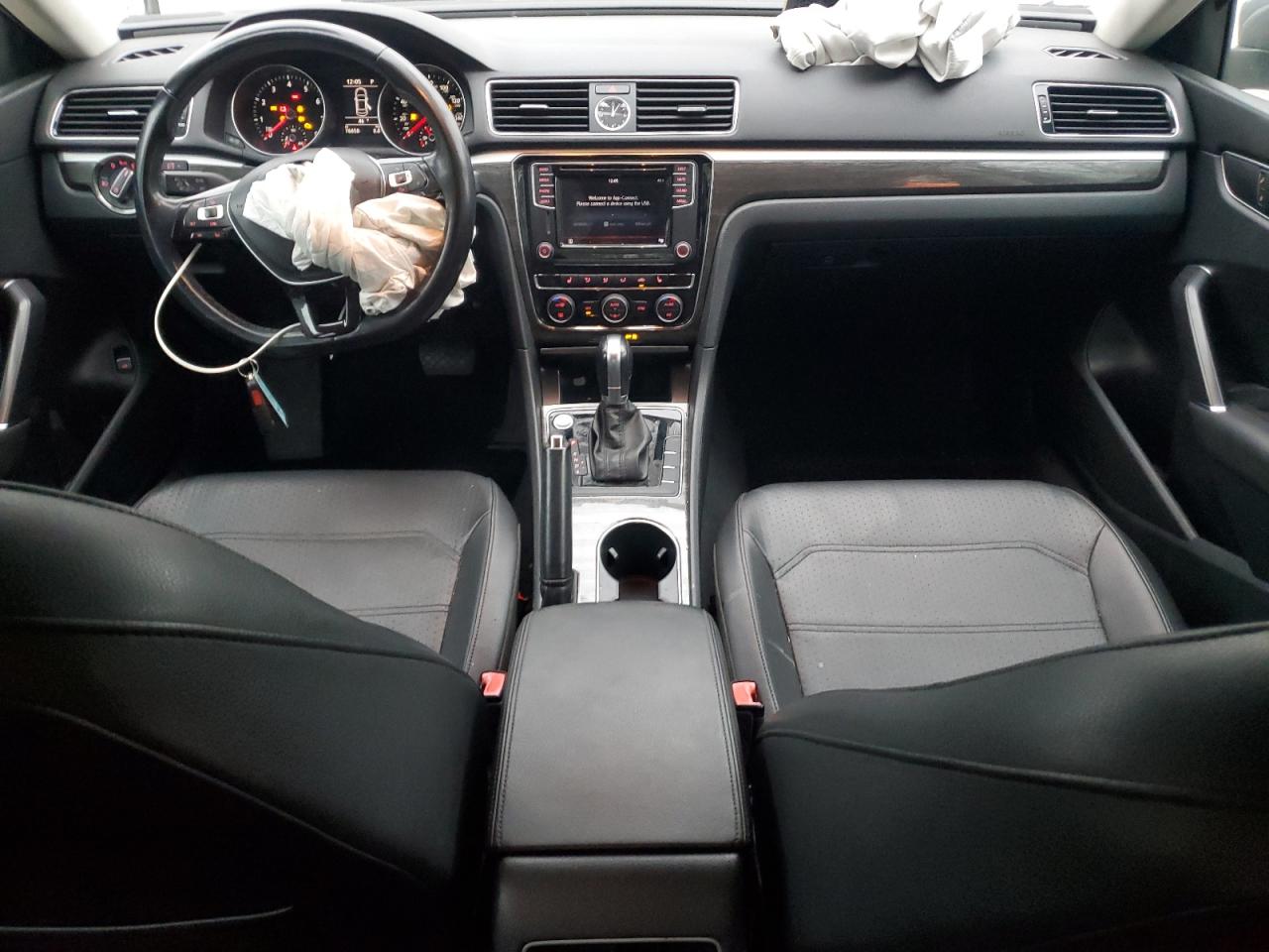 2017 Volkswagen Passat - Image 8