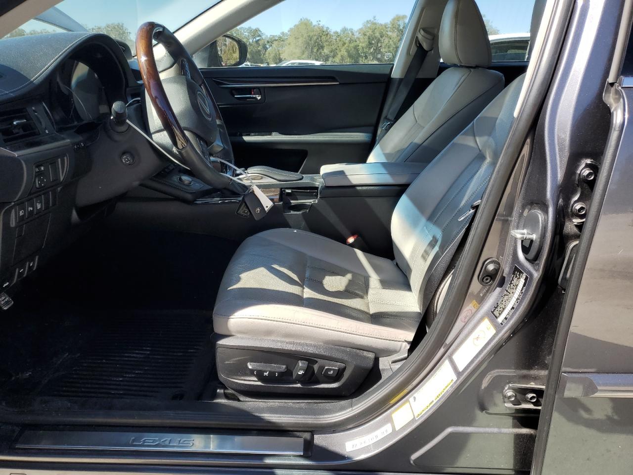 2016 Lexus ES - Image 7